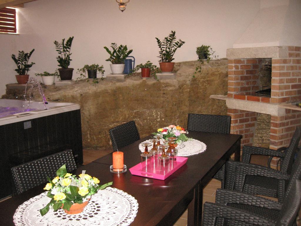 Apartments Alen Pazin Exterior foto